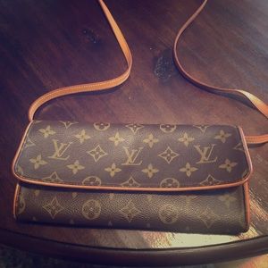 Louis Vuitton Pochette Twin
